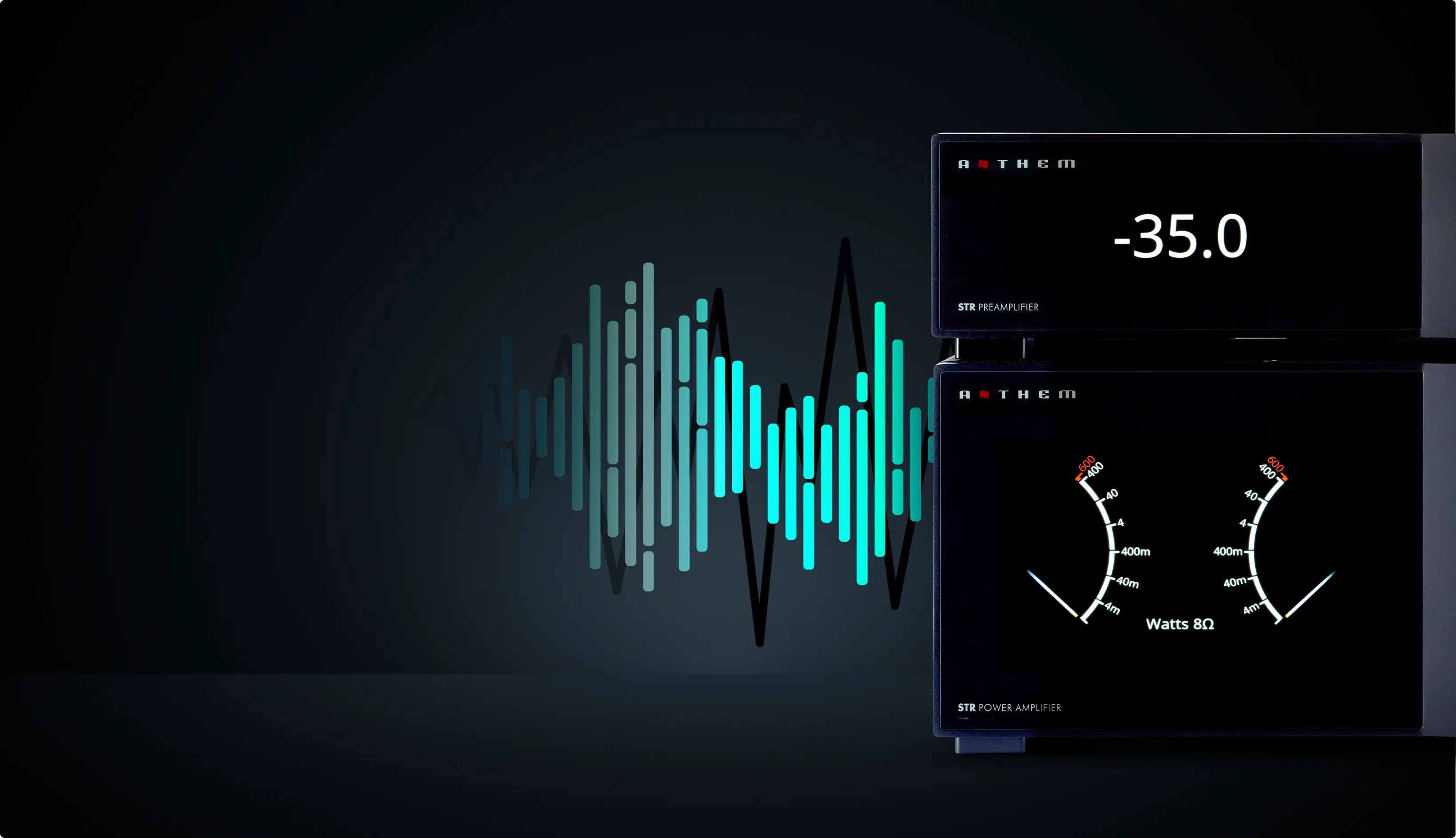 Передняя панель STR Preamplifier и усилителя крупным планом с дисплеем и индикаторами