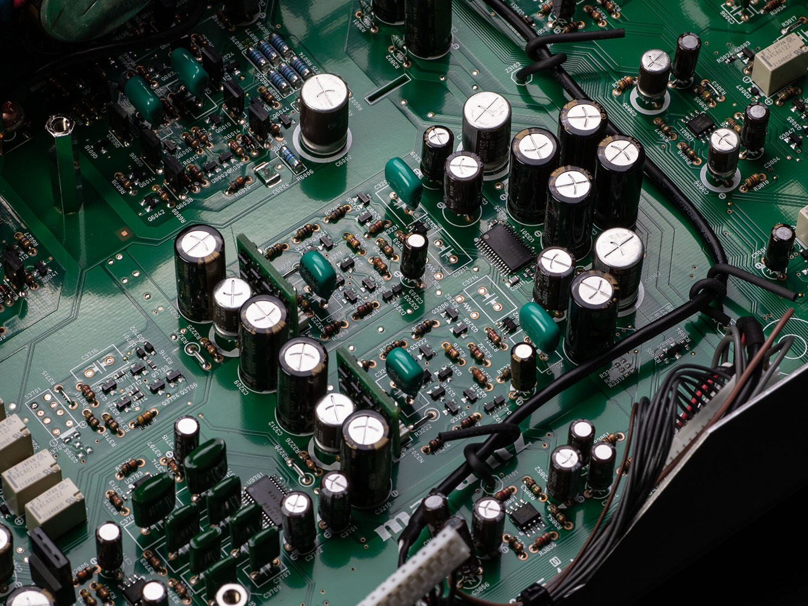 2.2-канальный интегральный усилитель Marantz MODEL 40n
