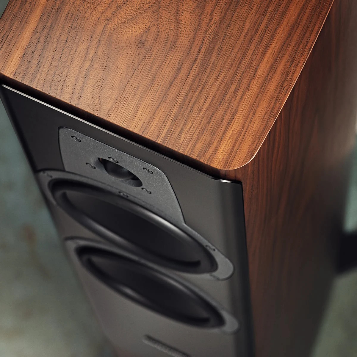Dynaudio-Contour-30i_CloseUp_02_1200x1200