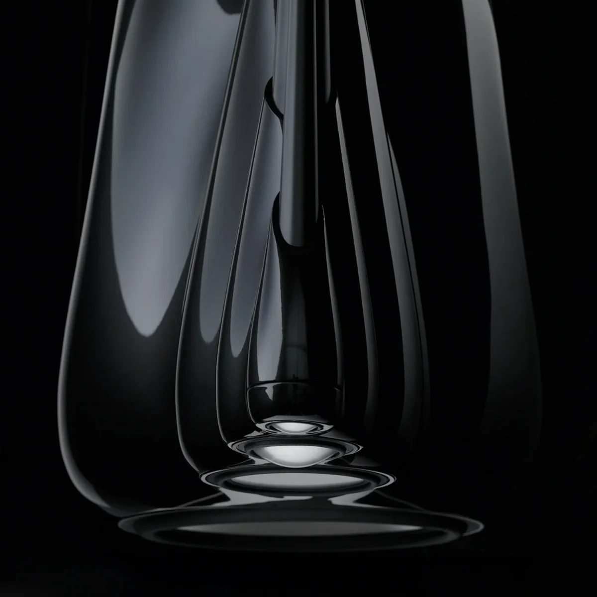 Напольная акустика Bowers & Wilkins Nautilus Black